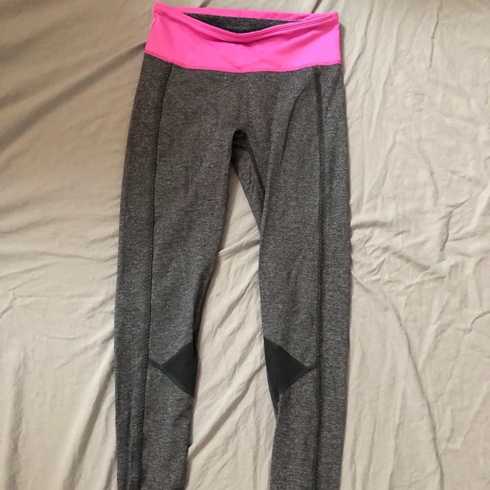 Gray ivviva legging with pink waist strap